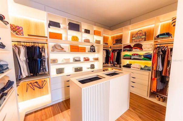 Interior, Walk-in Closets, Wood Texture Flooring