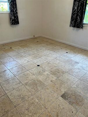 Empty room, Interior