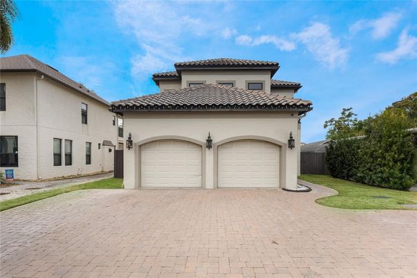 Attached, Exterior, Facade, Mediterranean