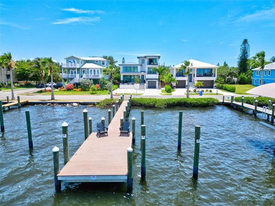 Exterior, Lake