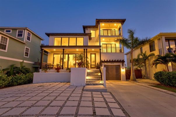 Attached, Exterior, Facade, Modern