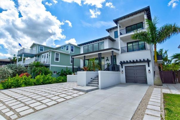 Attached, Exterior, Facade, Modern