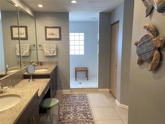 Bathroom, Dual Sink Vanities, Interior, Recessed Lighting