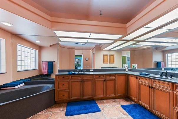 Bathroom, Dual Sink Vanities, Interior, Recessed Lighting