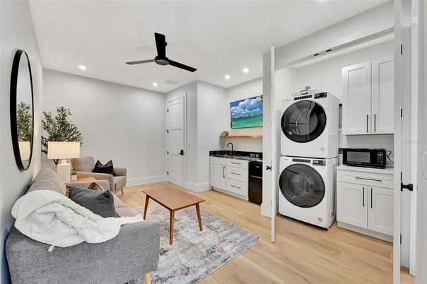 Interior, Recessed Lighting, Washer, Wood Texture Flooring