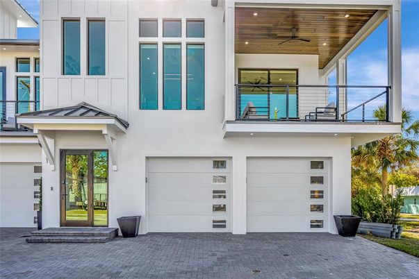Attached, Exterior, Facade, Modern