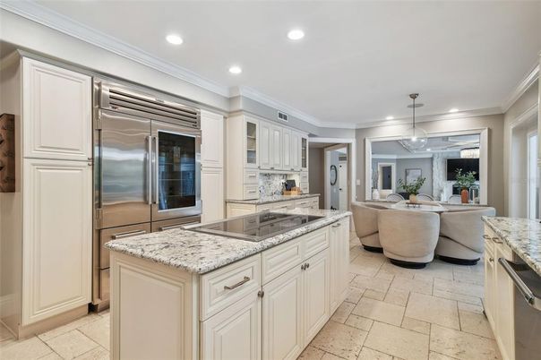 Dining room, Interior, Kitchen, Living room, Pendant Lights, Recessed Lighting, Stainless Steel Appliances