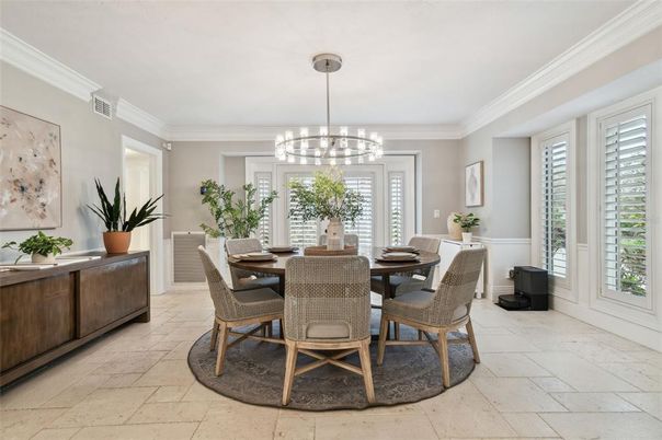 Chandelier, Dining room, Interior, Pendant Lights