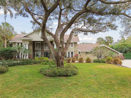 Backyard, Exterior, Facade, Brick Facade, Ranch