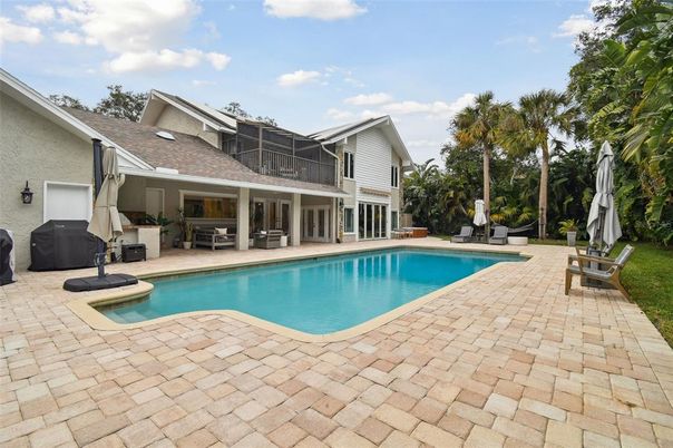 Exterior, Pool