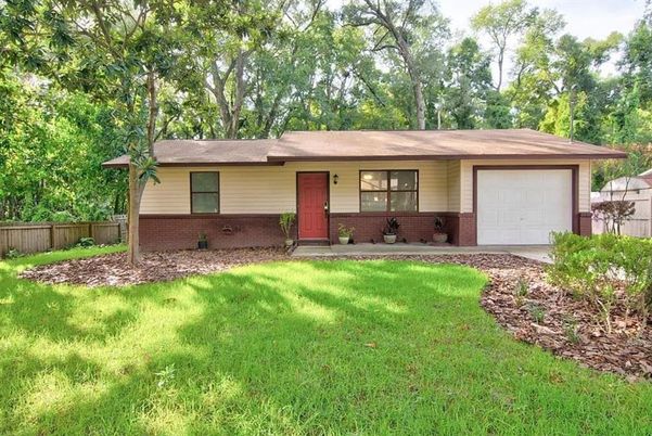 Attached, Exterior, Facade, Brick Facade, Ranch