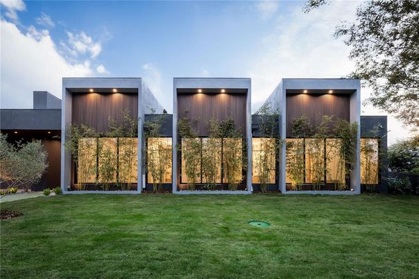 Backyard, Exterior, Facade, Modern