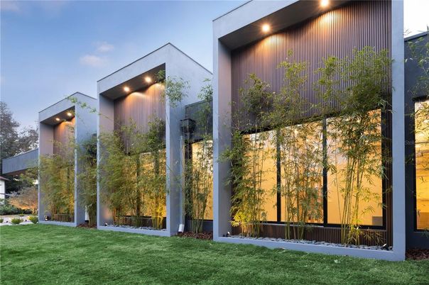 Backyard, Exterior, Facade, Modern