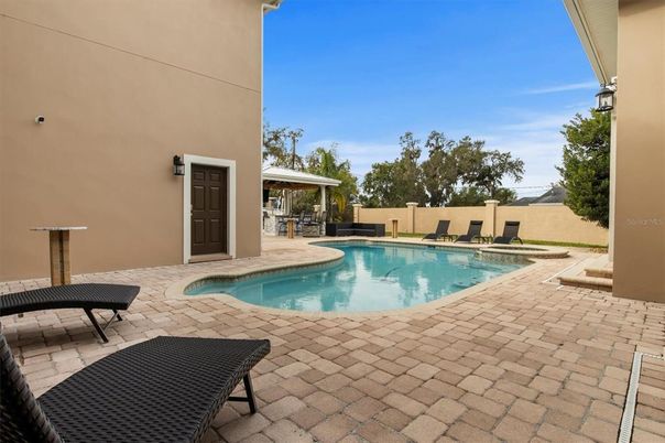 Exterior, Pool