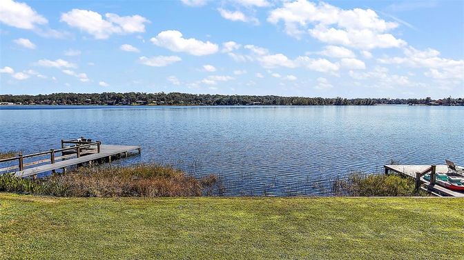 Exterior, Lake