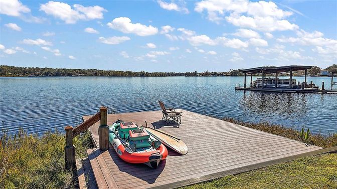 Exterior, Lake