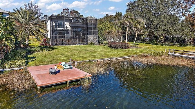 Exterior, Lake