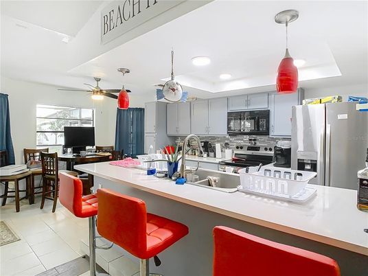 Dining room, Interior, Kitchen, Pendant Lights, Recessed Lighting, Stainless Steel Appliances