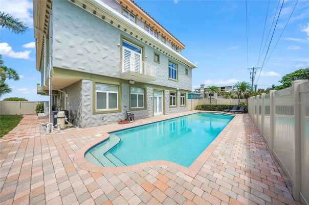 Exterior, Pool