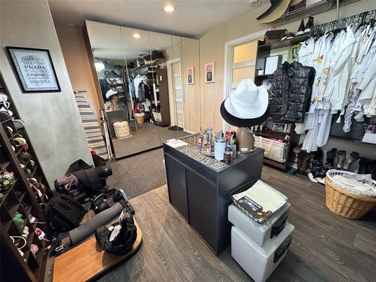 Interior, Recessed Lighting, Wood Texture Flooring