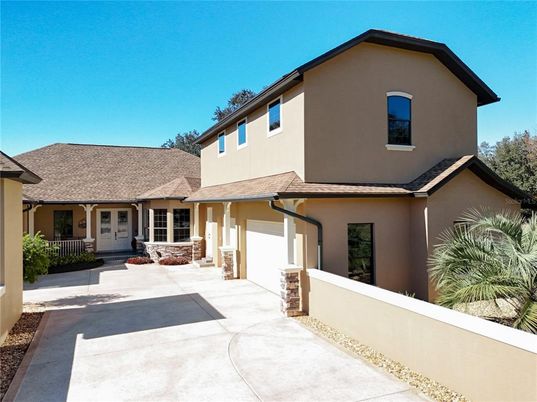 Exterior, Facade, Ranch