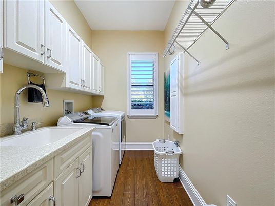 Interior, Washer, Wood Texture Flooring