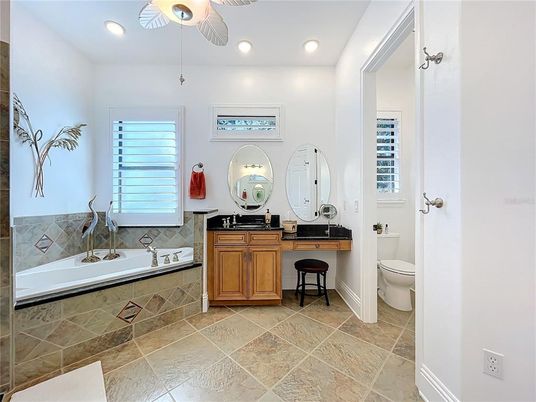 Bathroom, Dual Sink Vanities, Interior, Recessed Lighting