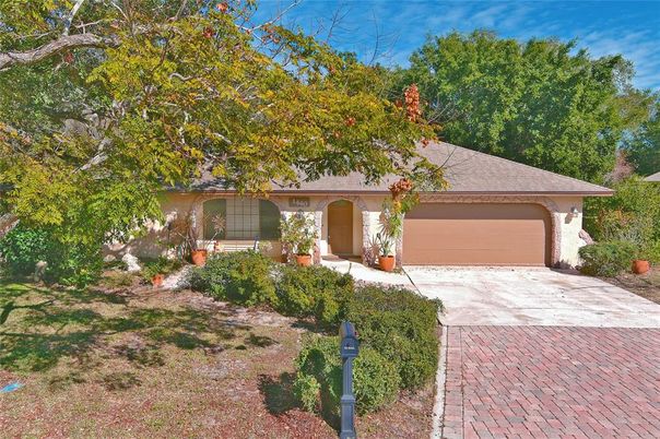 Attached, Exterior, Facade, Ranch