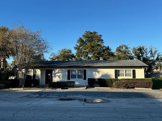 Exterior, Facade, Ranch