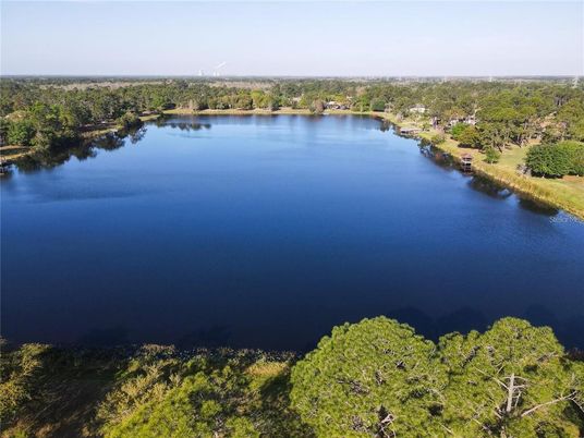 Exterior, Lake