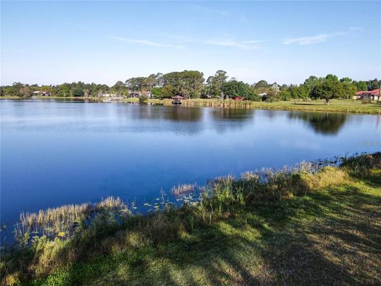 Exterior, Lake