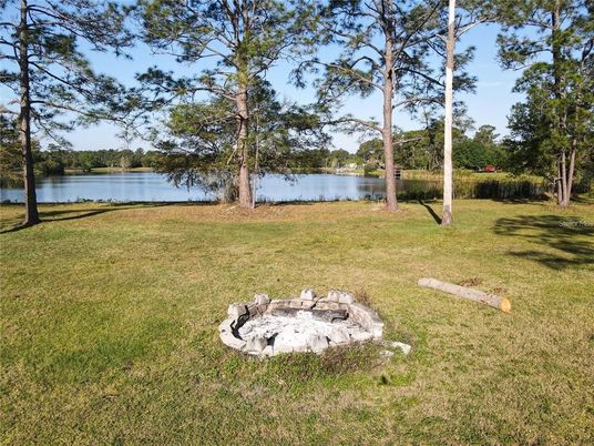 Exterior, Lake