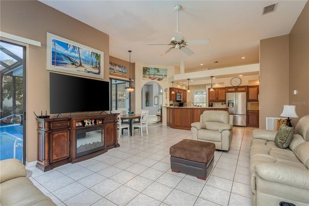 Dining room, Interior, Kitchen, Living room, Pendant Lights, Recessed Lighting, Stainless Steel Appliances