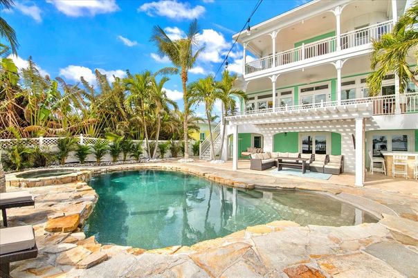 Exterior, Pool