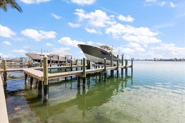 Exterior, Lake