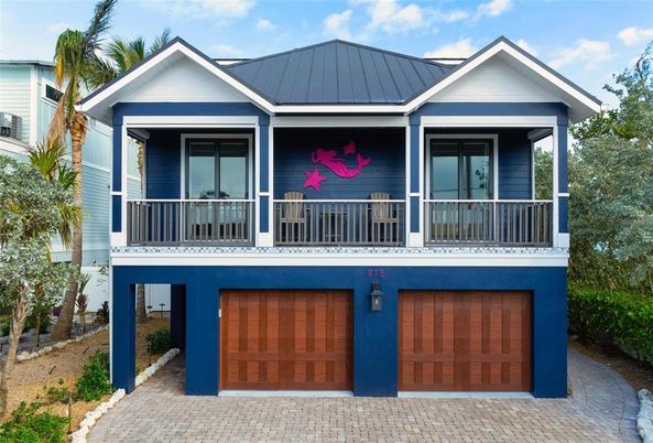 Attached, Exterior, Facade, American Craftsman