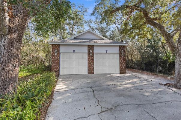 Detached Garage, Exterior