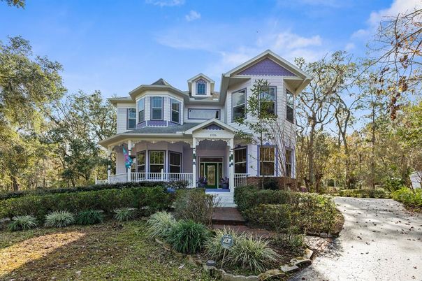 Exterior, Facade, Queen Anne Victorian
