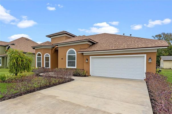 Attached, Exterior, Facade, Mediterranean