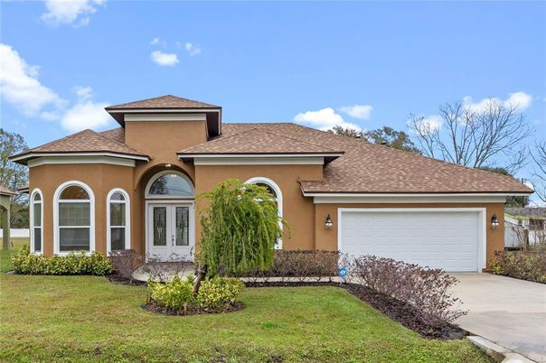 Attached, Exterior, Facade, Mediterranean
