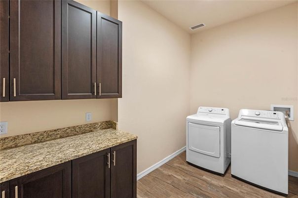 Interior, Washer, Wood Texture Flooring