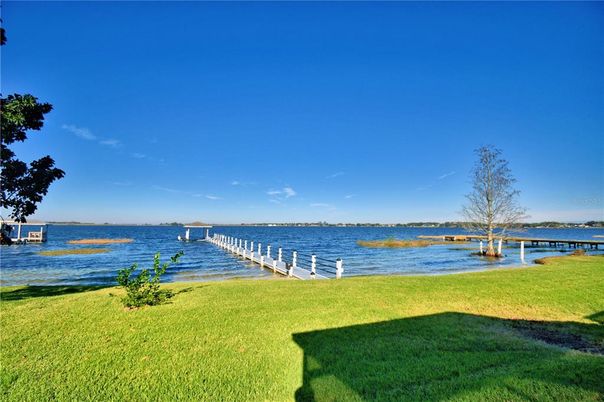 Exterior, Lake
