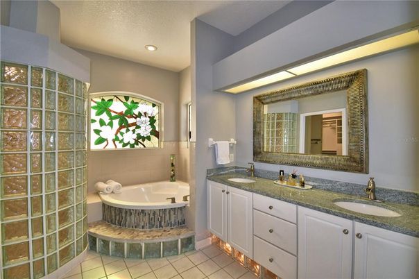 Bathroom, Dual Sink Vanities, Interior, Recessed Lighting