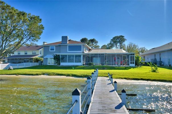 Exterior, Lake