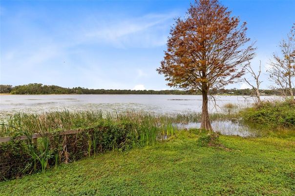Exterior, Lake