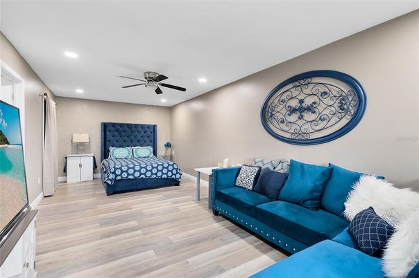 Interior, Recessed Lighting, Wood Texture Flooring