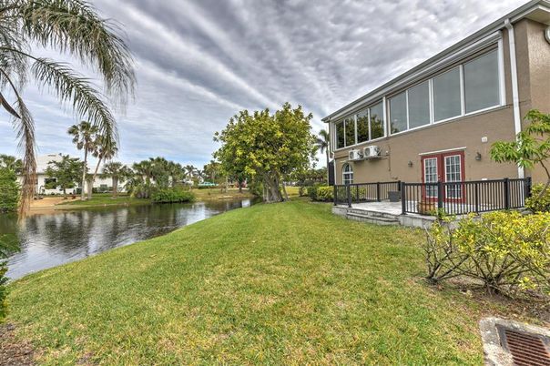 Exterior, Lake