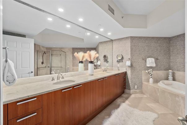 Bathroom, Dual Sink Vanities, Interior, Recessed Lighting