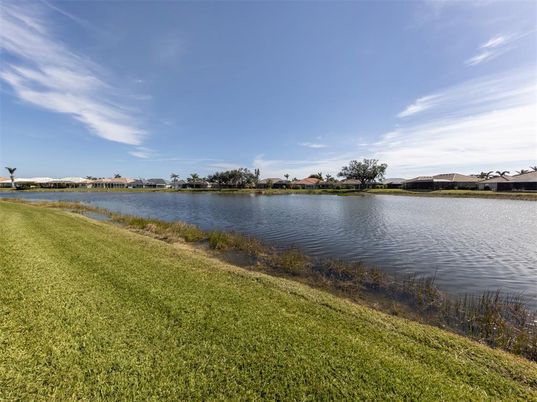 Exterior, Lake