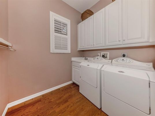 Interior, Washer, Wood Texture Flooring